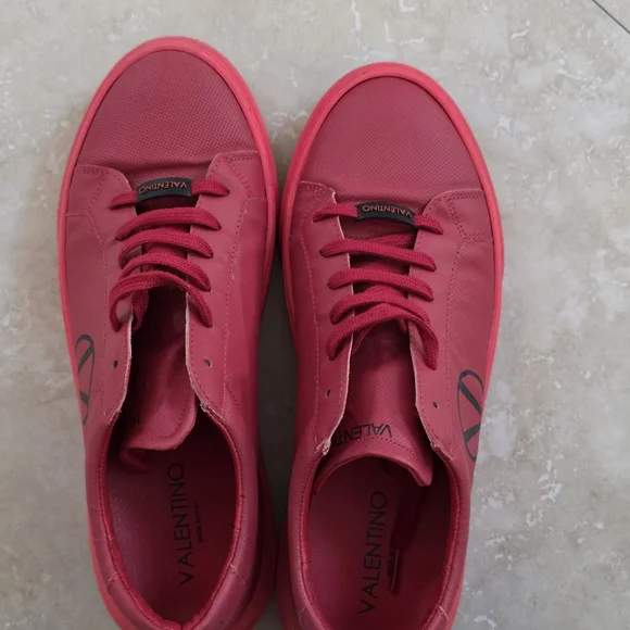 [new with box] Valentino by Mario Valentino Petra leather sneakers in red sz 11
